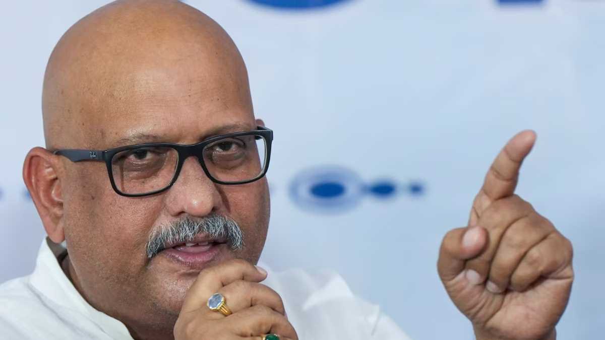 अश्विनी वैष्णव रेल नहीं, रील मंत्री, अव्यवस्था के कारण हो रही घटनाएं : अजय राय